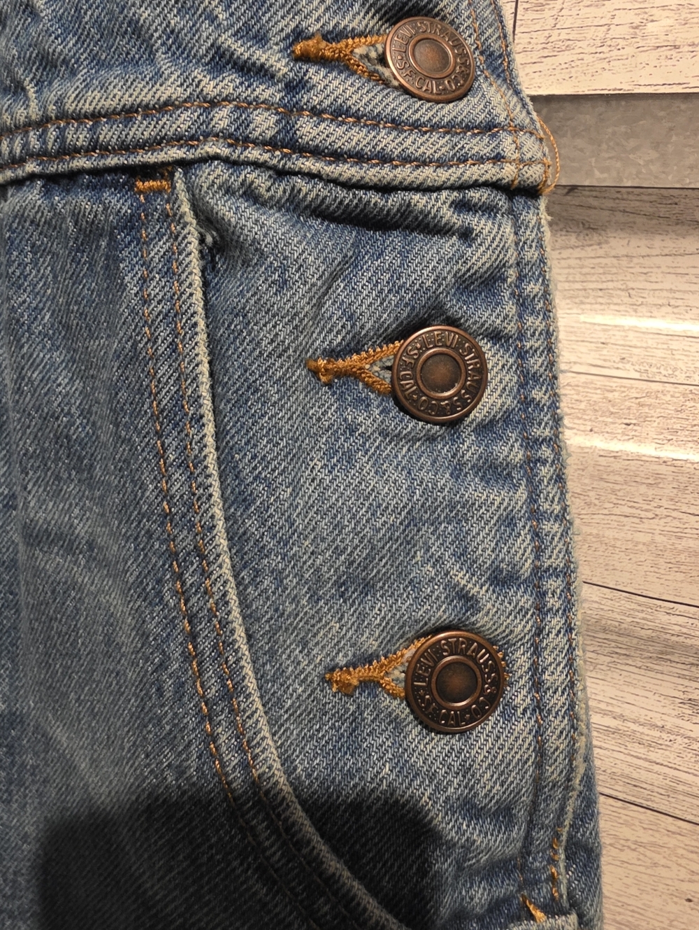 Levi’s Classic Denim Overalls - Picture 3 of 10